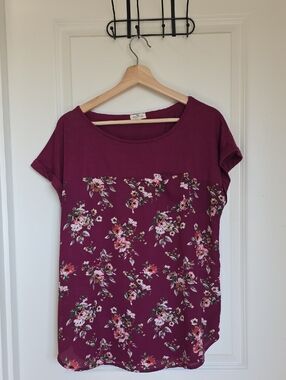 Women’s Floral Panel Short Sleeve Tee in Plum